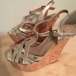 Steve Madden Wild was Gold Wedge